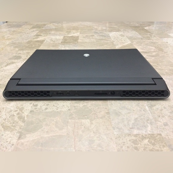 Alienware M15 R2 / GTX 1660 Ti / i5 9300H / 8GB RAM / 256GB SSD / Windows 11 Pro - Picture 5 of 10